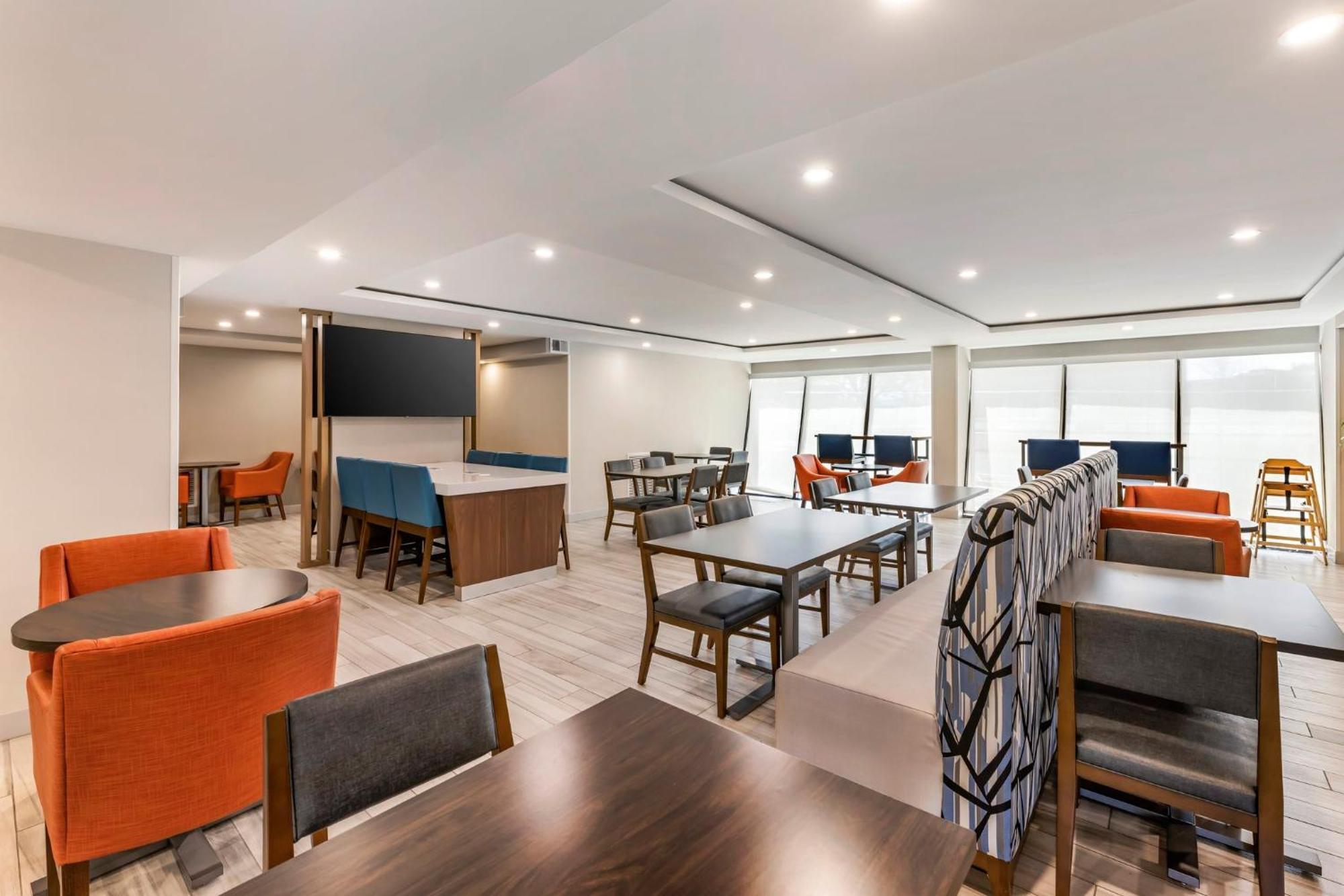Holiday Inn Express Chicago-Downers Grove By Ihg Exterior foto