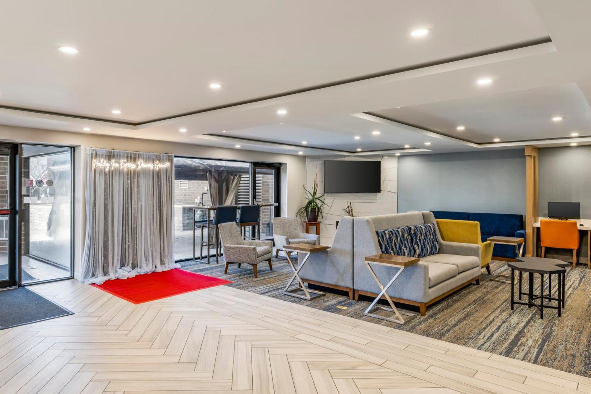 Holiday Inn Express Chicago-Downers Grove By Ihg Exterior foto
